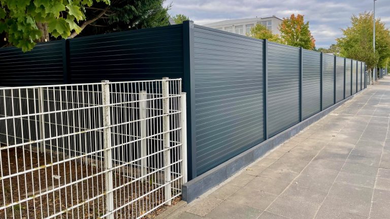 laermschutz-sichtschutzzaun-anthrazit-modern-garten
